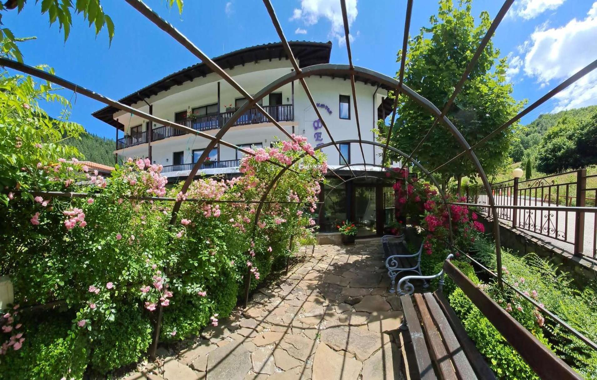 Park Hotel Fairy Chiflik Buitenkant foto